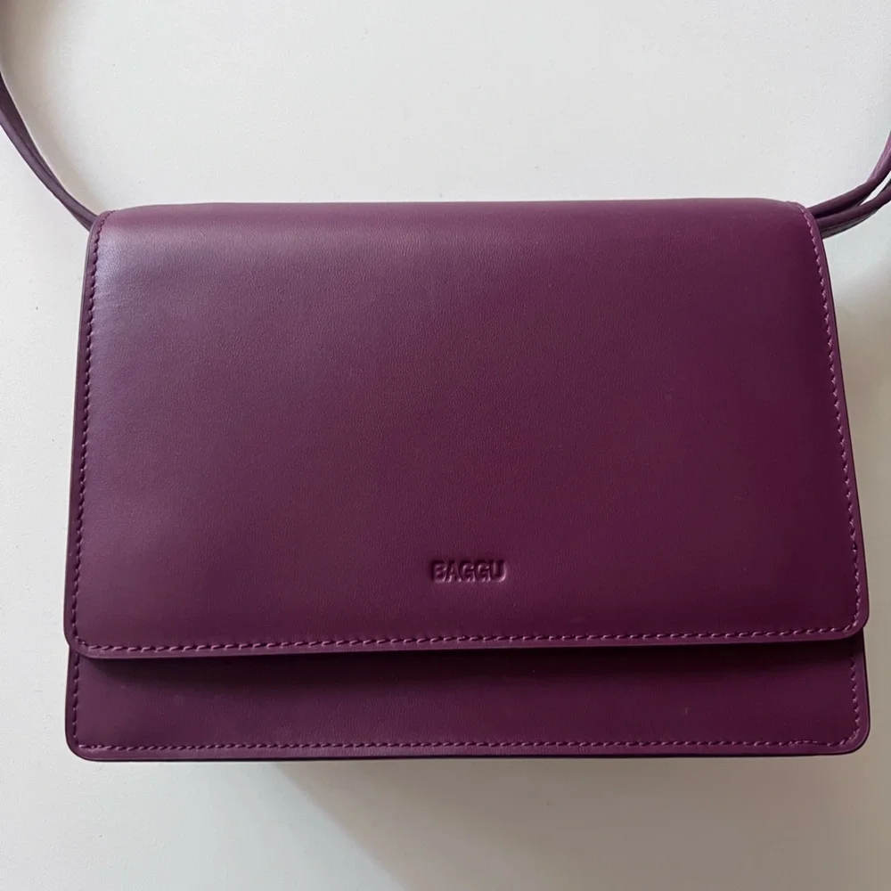 BAGGU Small Structured Leather Bag - Cranberry - Picture 4 of 10